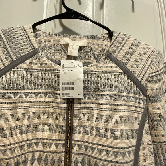 💁♀️H&M Patterned Gray Jacket - Picture 2 of 2